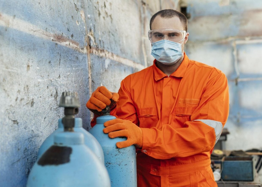 front-view-worker-with-protective-glasses-medical-mask (2) (1).jpg